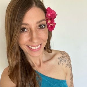 Meet your Posher, Elizabete